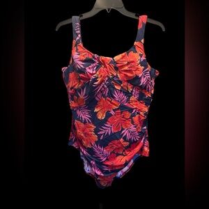 Like New Plus Size Tropical Bathing suit with underwire!!!
Lands End Size: 18DD